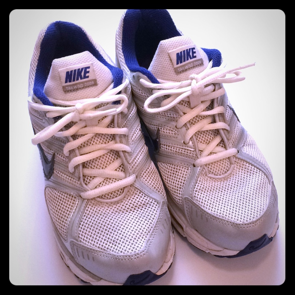 NIKE AIR Athletic Tennis Shoes 